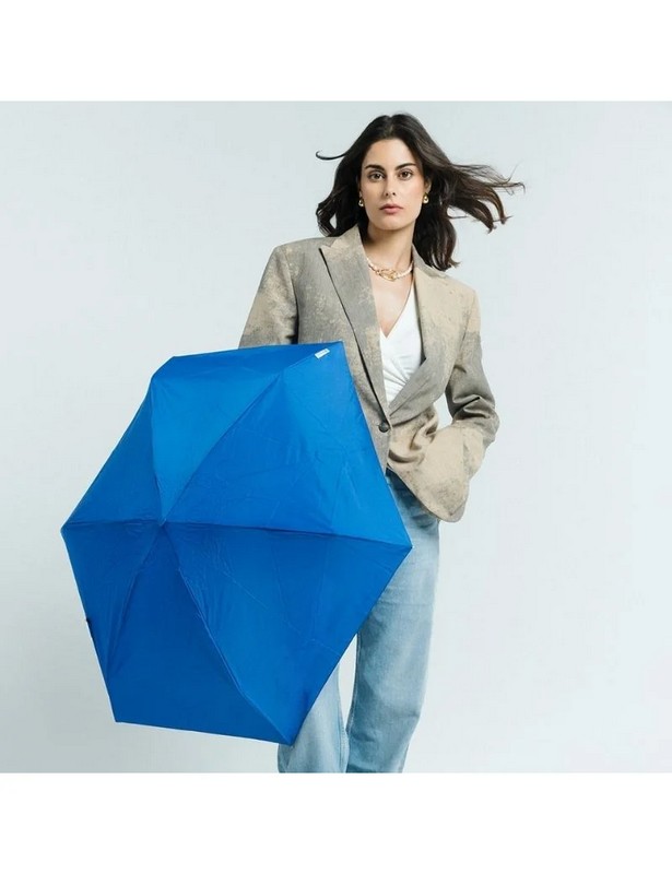 Mini ombrello tascabile manuale blu con astuccio e 6 raggi, antivento